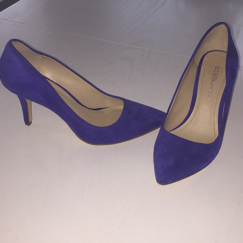 BCBGeneration Blue suede pumps